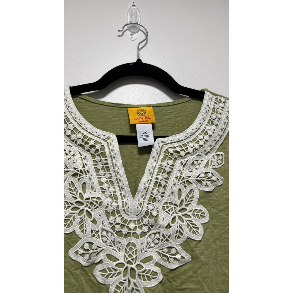 Ruby Rd Woman Green Lace V-Neck Ruffle Sleeve Tie Front Top 2X - Picture 2 of 6